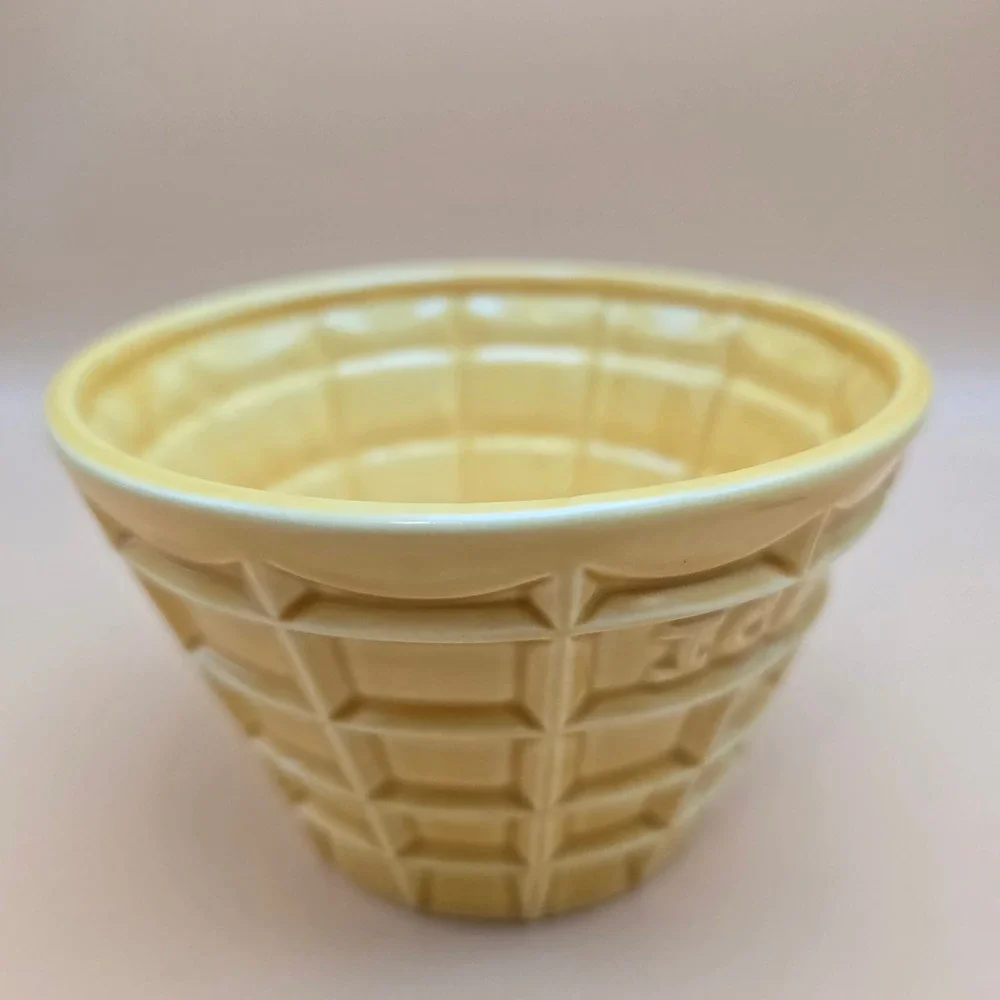 Vintage 1986 FTD Waffle Cone Ice Cream Bowl and Spoon Set Made in Japan Yellow